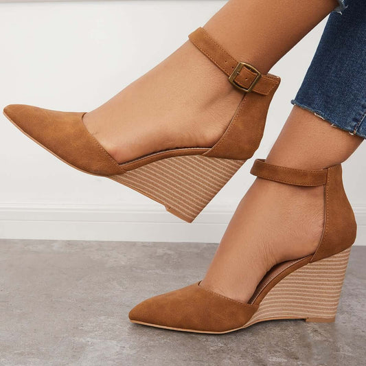 Elegantní a detailně propracovaný podpůrný letní klín Wedge