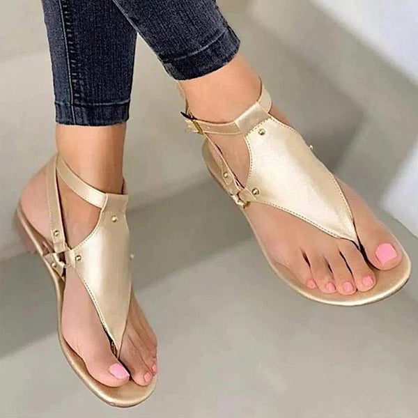 Elegantní a detailní podpůrné letní sandály