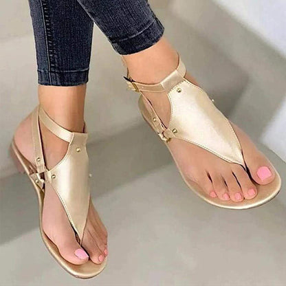 Elegantní a detailní podpůrné letní sandály