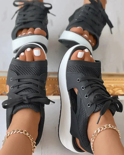 Elegantní a detailní podpůrné letní sandály