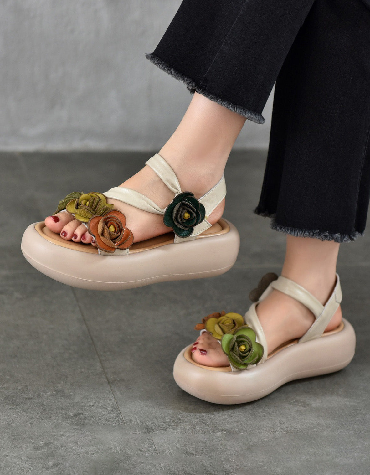 Podpůrné stylové ortopedické letní sandály