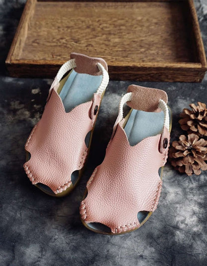 Elegantní a detailní podpůrné letní sandály