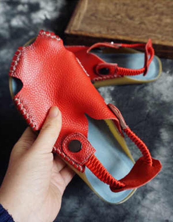 Elegantní a detailní podpůrné letní sandály