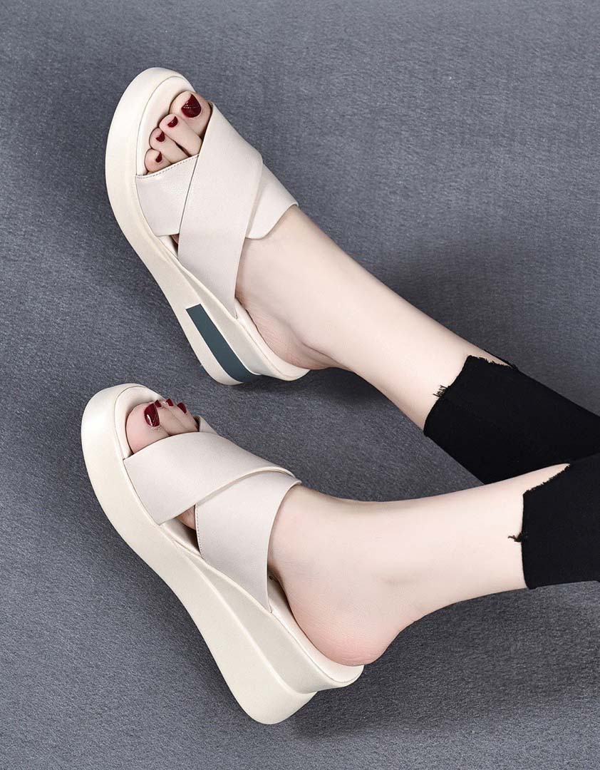 Elegantní a detailně propracovaný podpůrný letní klín Wedge