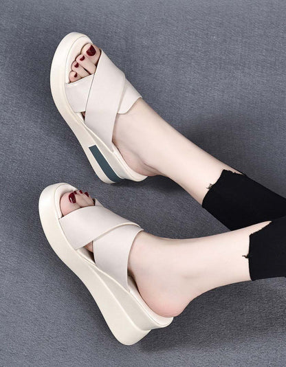 Elegantní a detailně propracovaný podpůrný letní klín Wedge