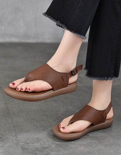 Elegantní a detailní podpůrné letní sandály