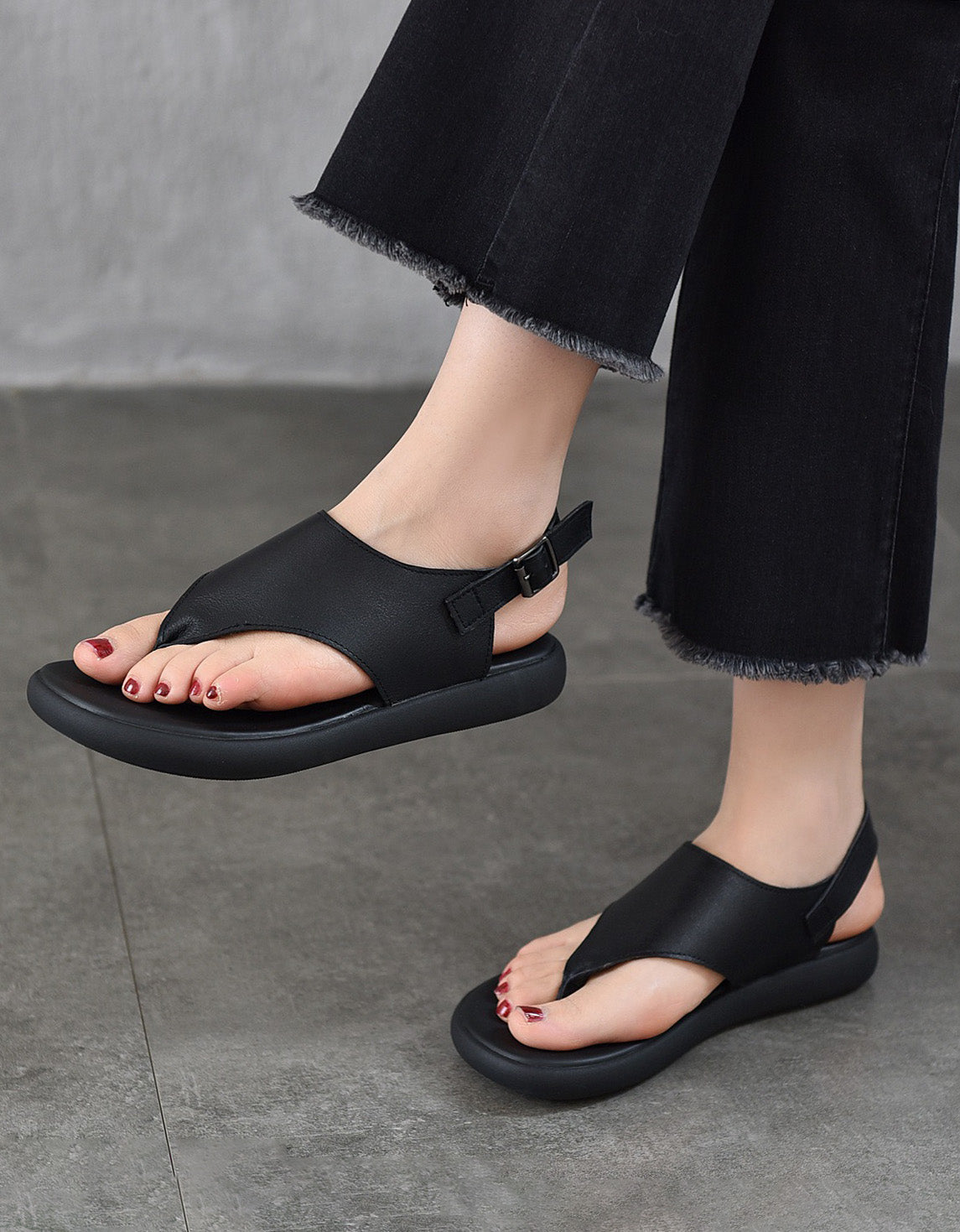Elegantní a detailní podpůrné letní sandály