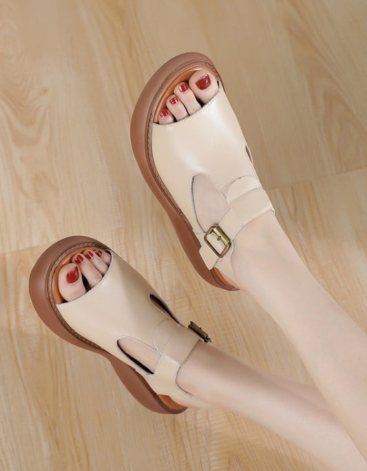 Elegantní a detailní podpůrné letní sandály