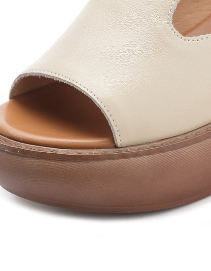 Elegantní a detailní podpůrné letní sandály