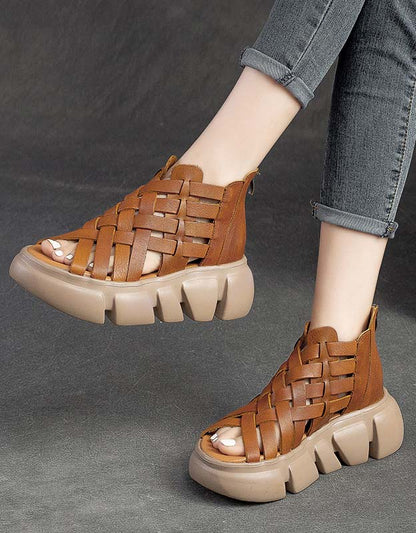 Elegantní a detailní podpůrné letní sandály