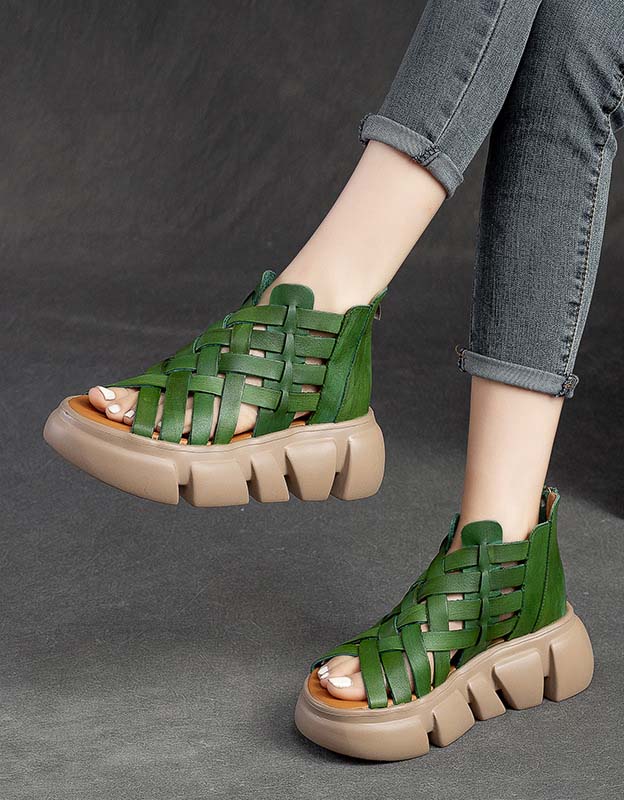 Elegantní a detailní podpůrné letní sandály