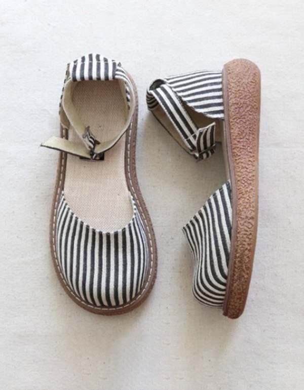 Elegantní a detailní podpůrné letní sandály