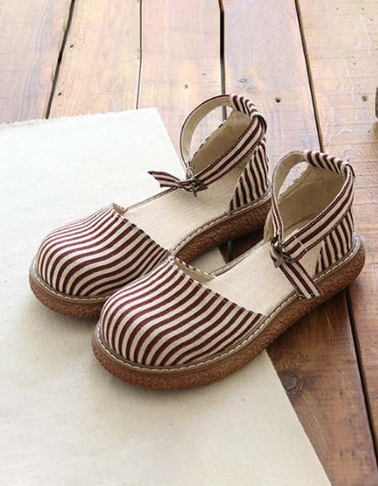 Elegantní a detailní podpůrné letní sandály