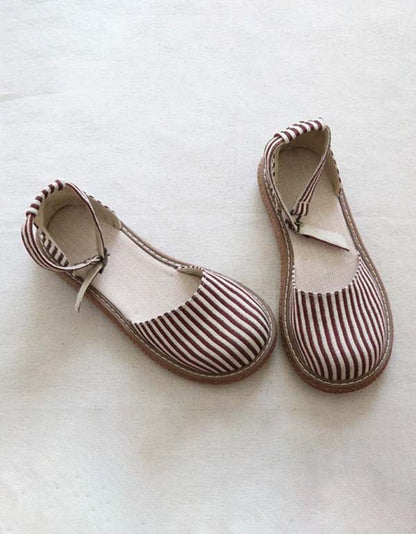 Elegantní a detailní podpůrné letní sandály