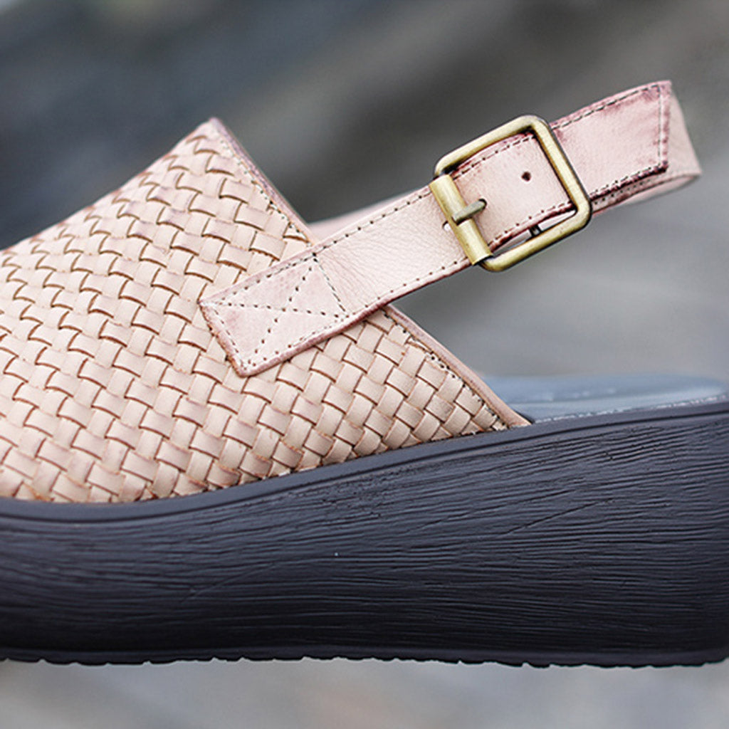 Elegantní a detailní podpůrné letní sandály