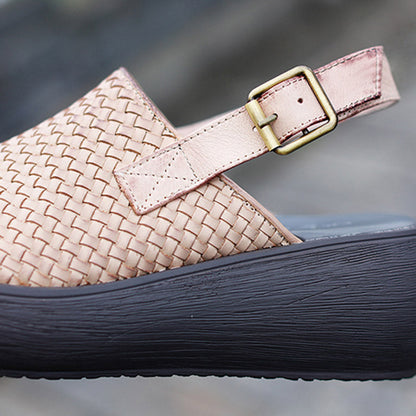 Elegantní a detailní podpůrné letní sandály