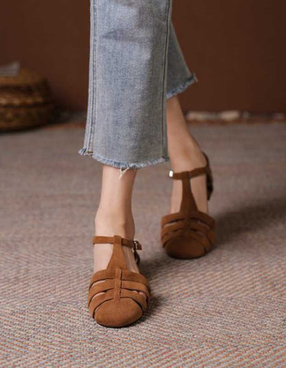 Elegantní a detailní podpůrné letní sandály