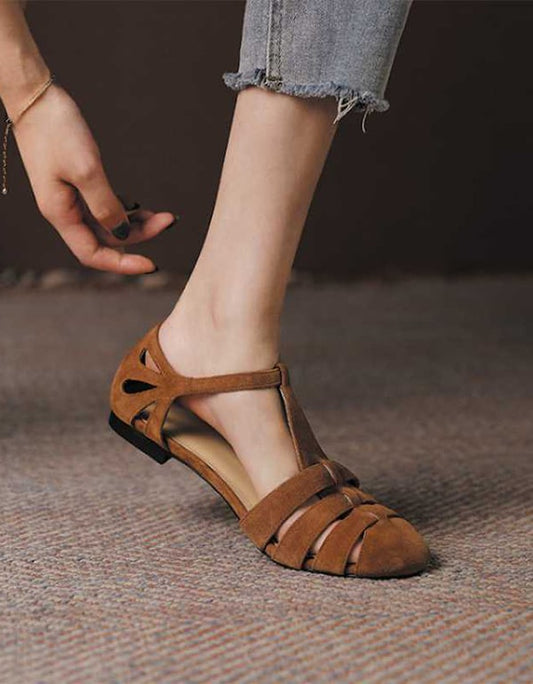 Elegantní a detailní podpůrné letní sandály