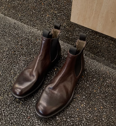 Elegantní a detailní podpůrné letní boty