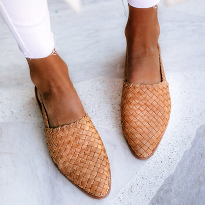 Elegantní a detailní podpůrné letní sandály