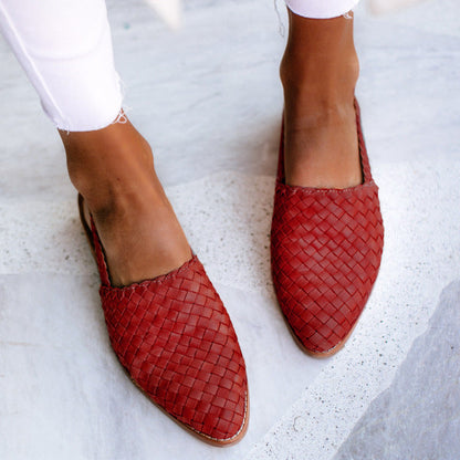 Elegantní a detailní podpůrné letní sandály