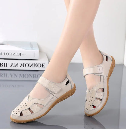 Elegantní a detailní podpůrné letní sandály