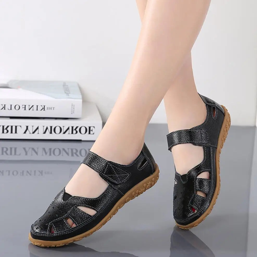 Elegantní a detailní podpůrné letní sandály