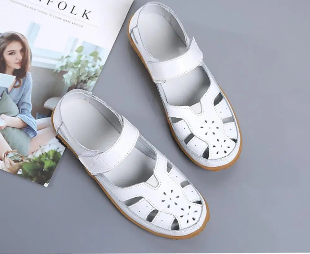 Elegantní a detailní podpůrné letní sandály