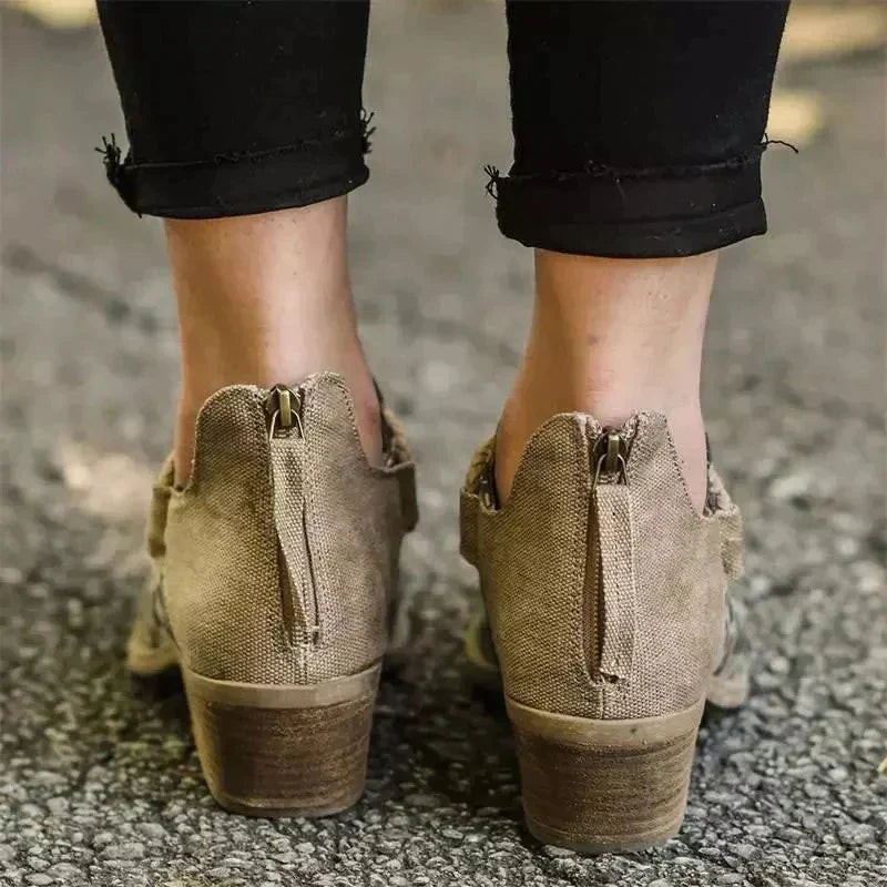 Elegantní a detailně propracovaná podpůrná obuv