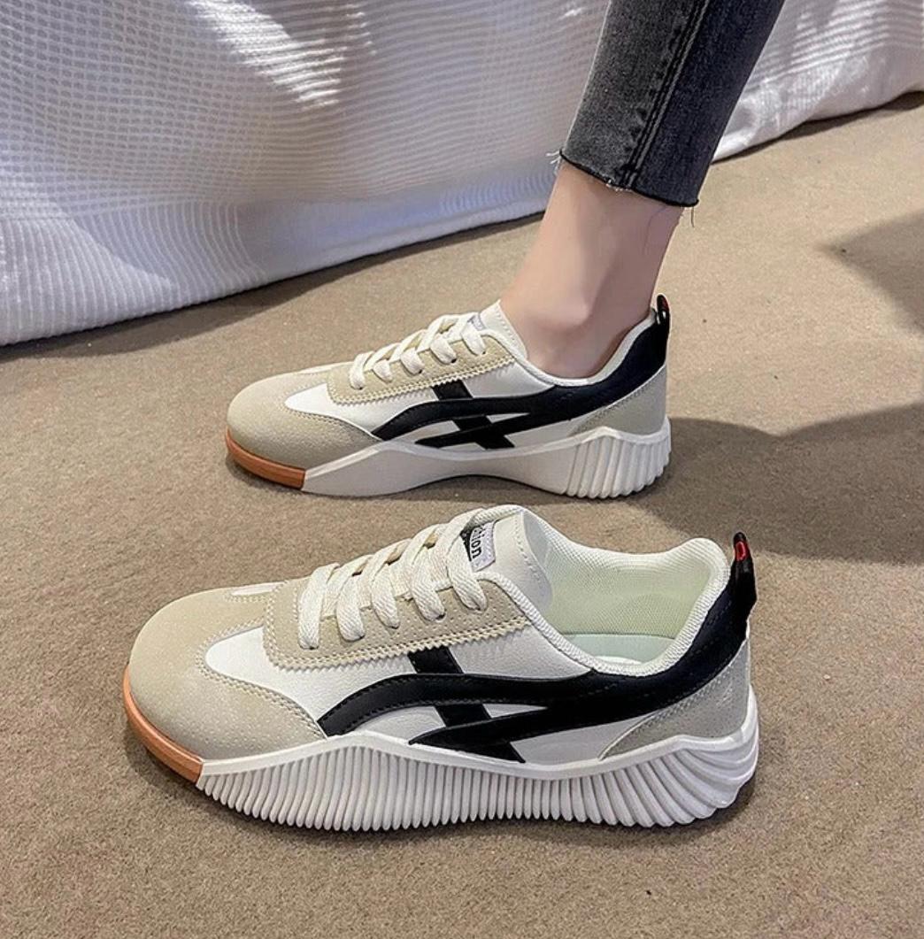 Elegantní a detailní podpůrné letní boty