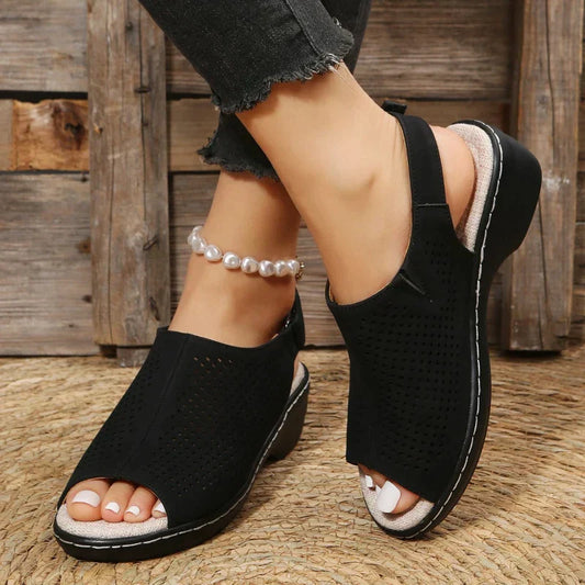 Elegantní a detailní podpůrné letní sandály