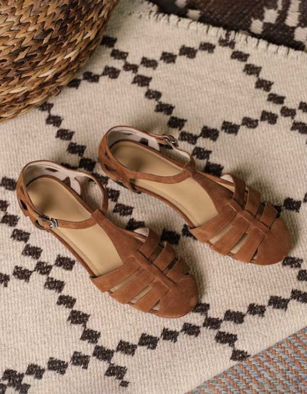 Elegantní a detailní podpůrné letní sandály