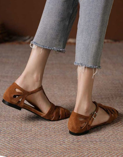 Elegantní a detailní podpůrné letní sandály