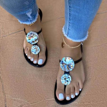 Elegantní a detailní podpůrné letní sandály