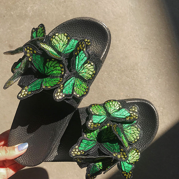 Elegantní a detailní podpůrné letní sandály