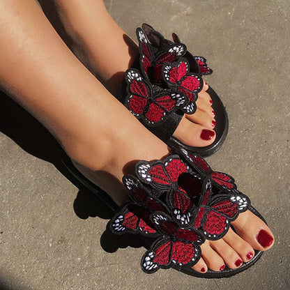 Elegantní a detailní podpůrné letní sandály