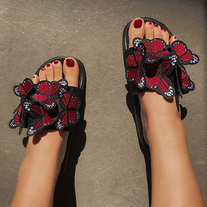 Elegantní a detailní podpůrné letní sandály