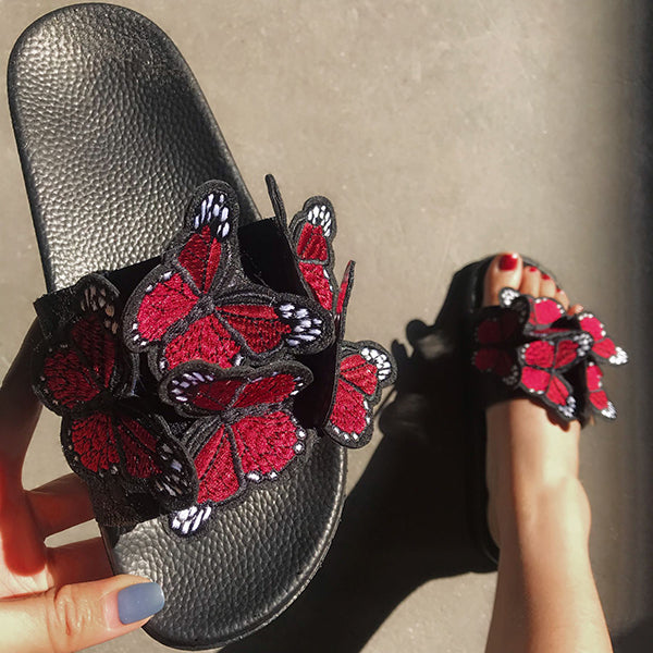Elegantní a detailní podpůrné letní sandály