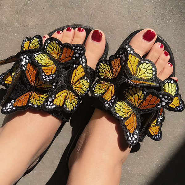 Elegantní a detailní podpůrné letní sandály