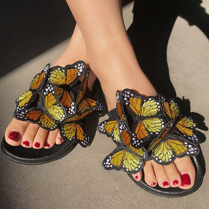 Elegantní a detailní podpůrné letní sandály