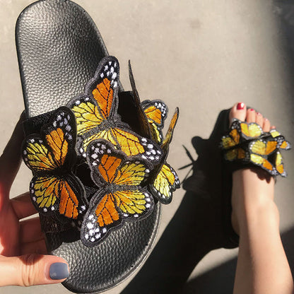 Elegantní a detailní podpůrné letní sandály