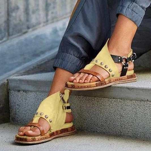 Elegantní a detailní podpůrné letní sandály