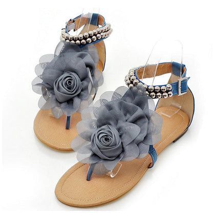 Elegantní a detailní podpůrné letní sandály