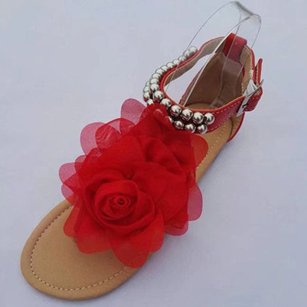 Elegantní a detailní podpůrné letní sandály