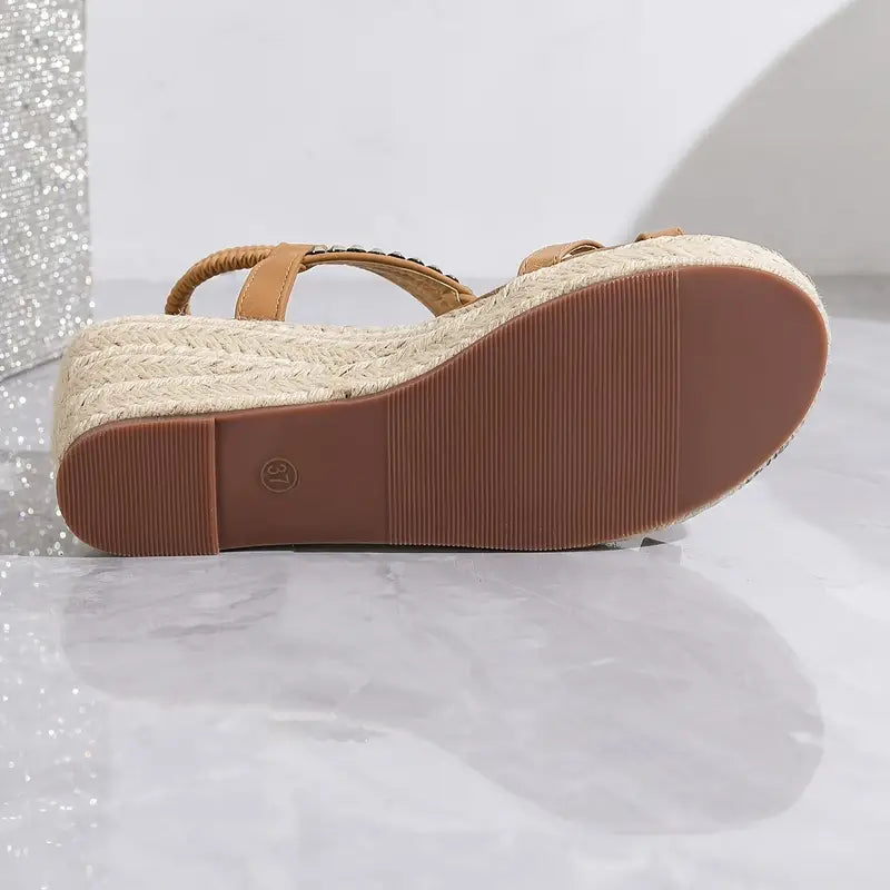 Elegantní a detailní podpůrné letní sandály