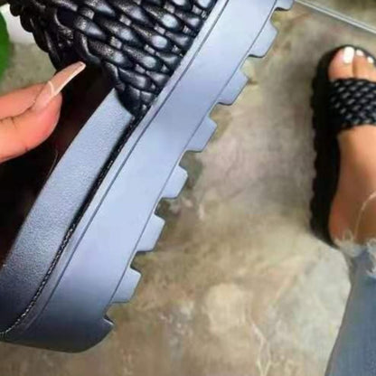 Elegantní a detailní podpůrné letní sandály