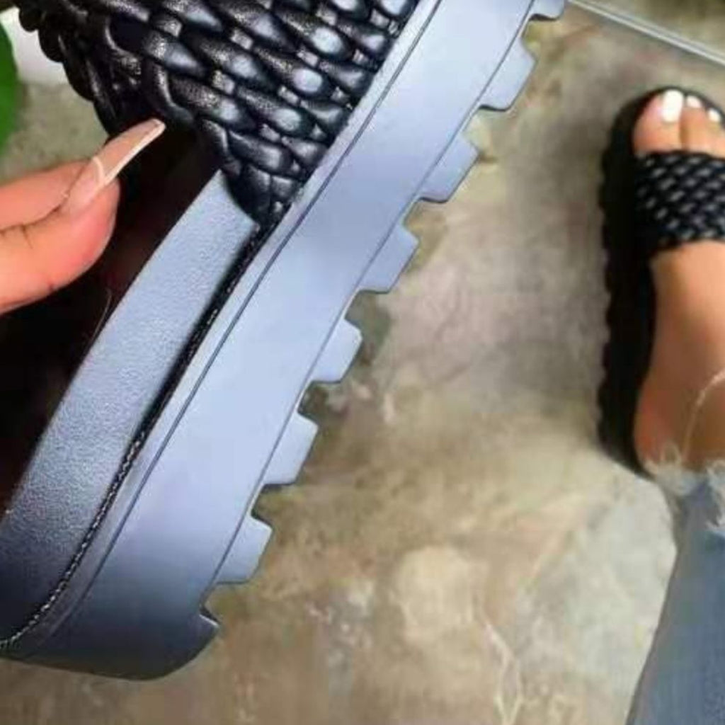 Elegantní a detailní podpůrné letní sandály