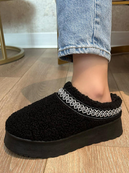 Elegantní a detailní podpůrné letní boty