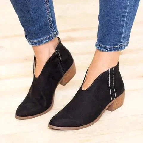 Elegantní a detailně propracovaná podpůrná obuv