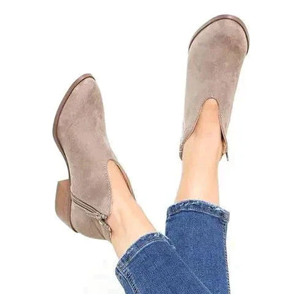 Elegantní a detailně propracovaná podpůrná obuv